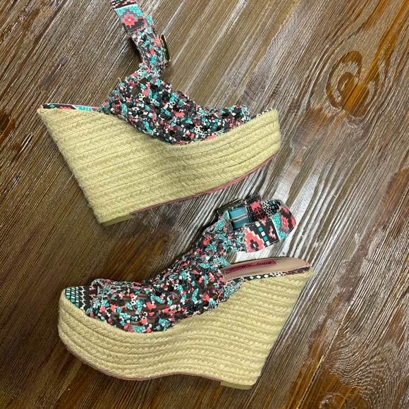 Betsey Johnson "Beckeyy" - 5.5" Wedges - Aztec Print - Women's Size 8 (NWT) - Picture 2 of 16